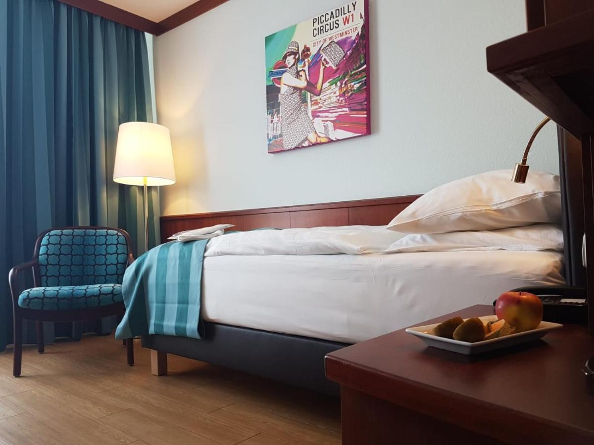 Leine Hotel Pattensen Eksteriør bilde