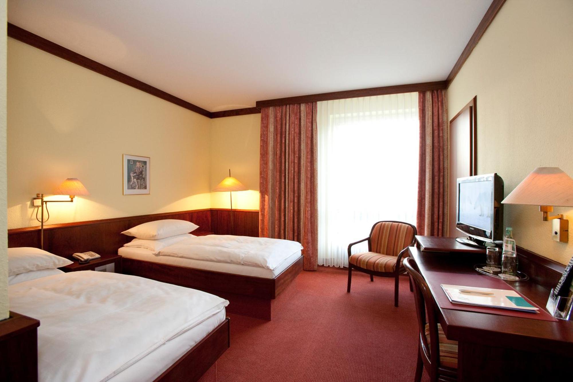 Leine Hotel Pattensen Eksteriør bilde