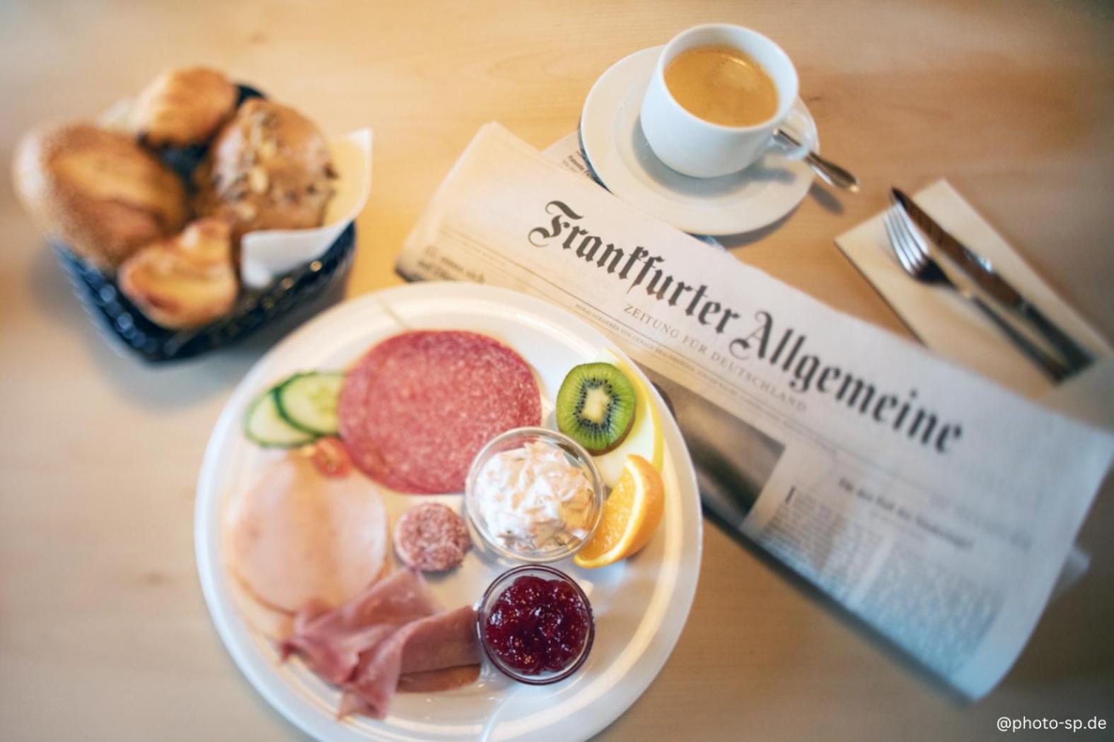 Leine Hotel Pattensen Eksteriør bilde