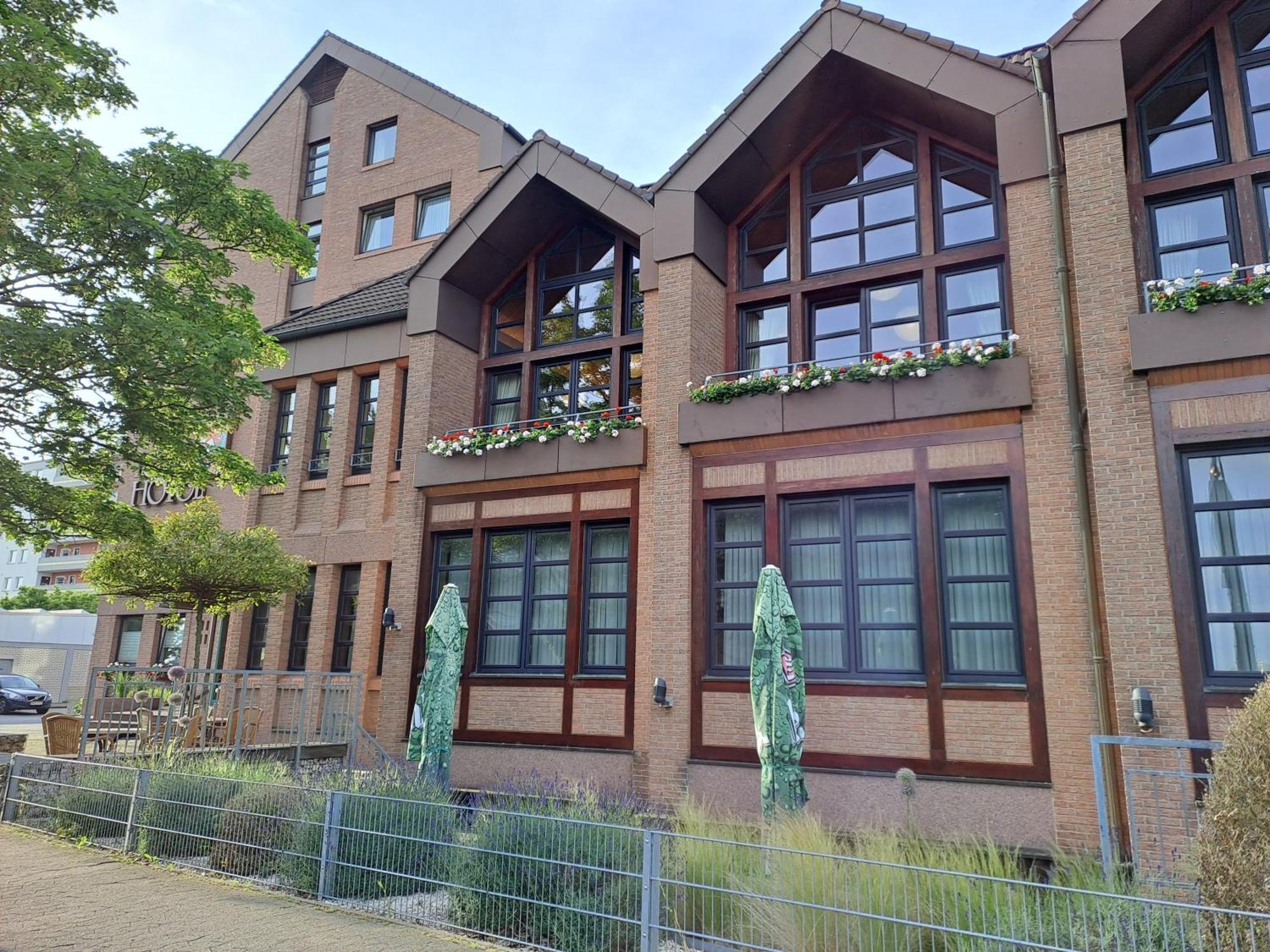 Leine Hotel Pattensen Eksteriør bilde