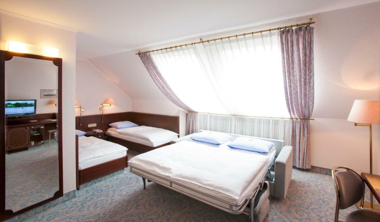 Leine Hotel Pattensen Eksteriør bilde
