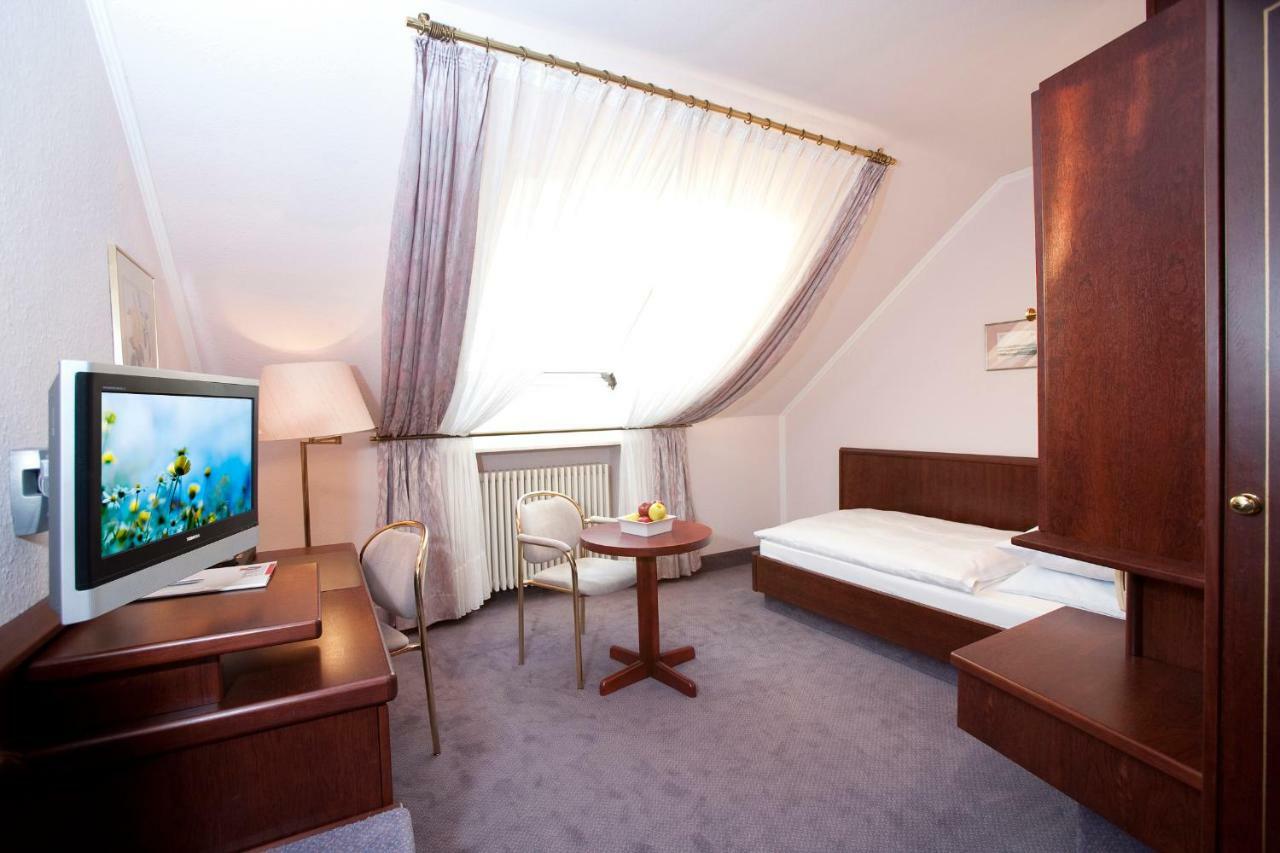 Leine Hotel Pattensen Eksteriør bilde