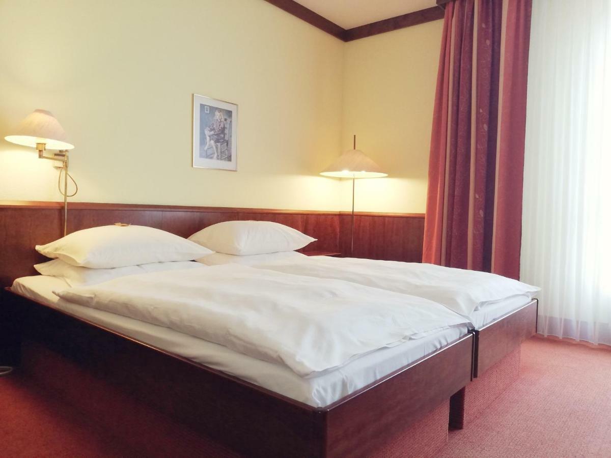 Leine Hotel Pattensen Eksteriør bilde